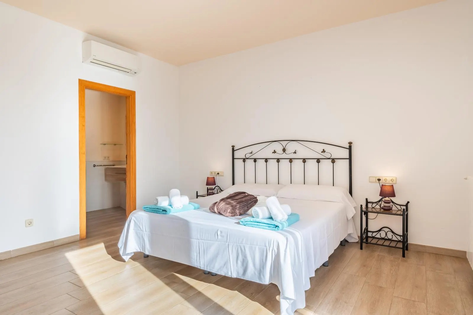Double room with terrace and views